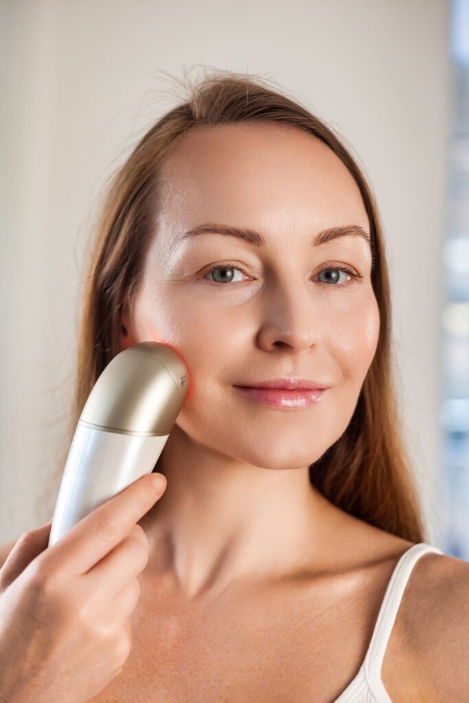 Key Benefits of OxyGeneo Facial Gold Pod LED